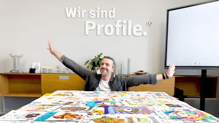 Maker van Meti verrast met alle kleurplaten van de kleurwedstrijd.