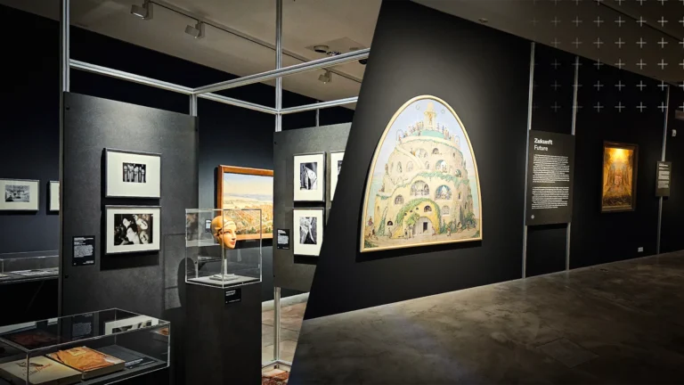 Kunst trifft Konstruktionsprofile: NNK Maschinenbauprofile im LVR-Landesmuseum Bonn bei der Ausstellung „Schöne neue Arbeitswelt. Traum und Trauma der Moderne“