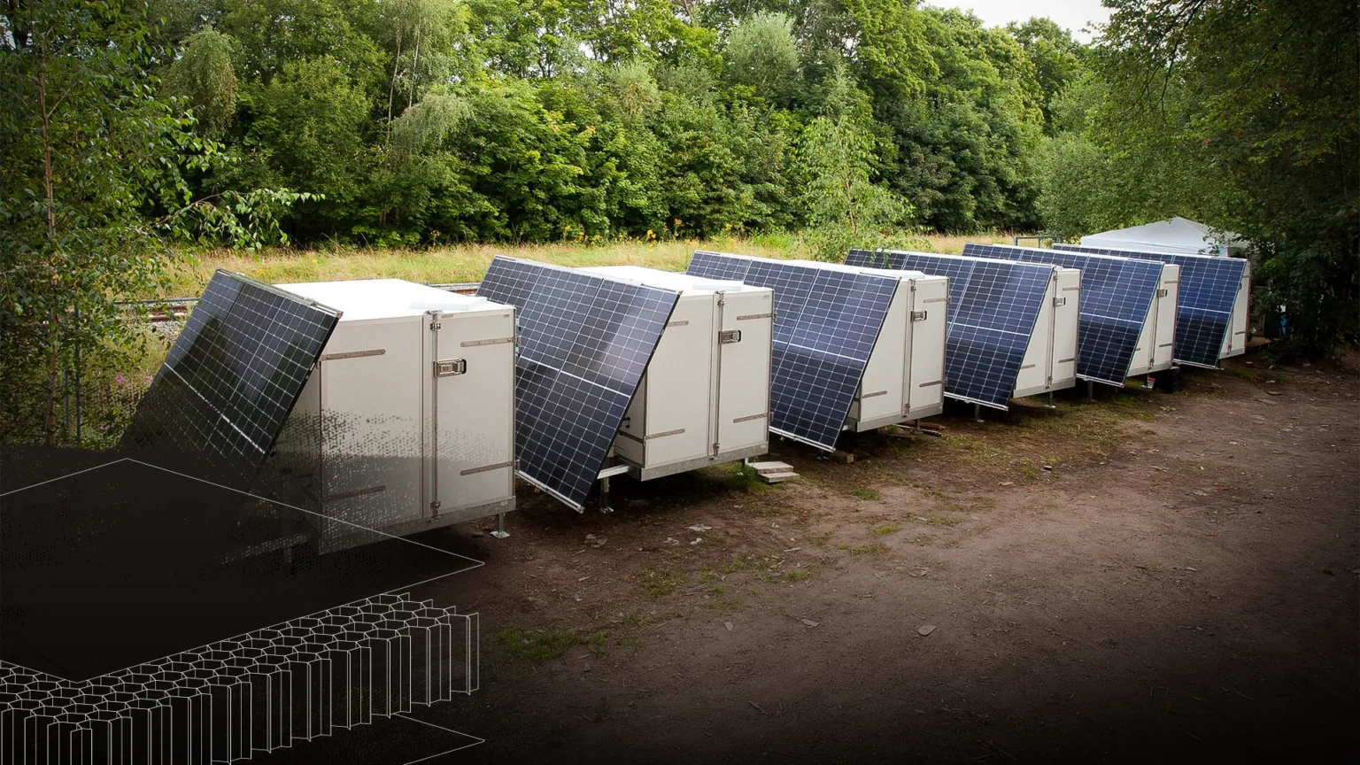 Mehrere mit Solarpanels ausgestattete Anhänger-Container aus Aluminium-Verbundplatten
