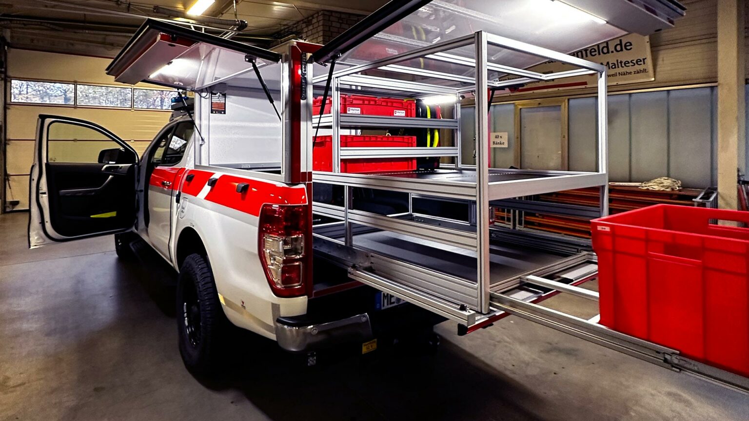 Der fertige Ford Ranger Heckausbau mit NNK Maschinenbauprofilen von mejo.